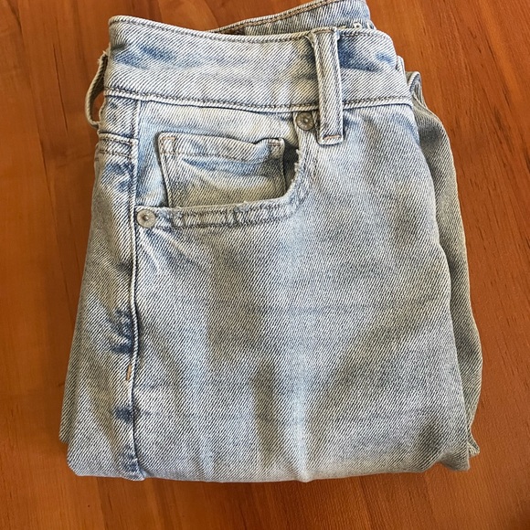 American eagle stretch mom jeans in light aglow - Picture 2 of 4